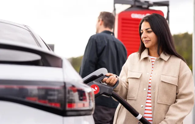 woman charging her car at a Circle K station